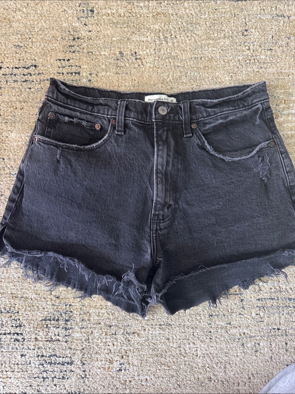 Abercrombie & Fitch Curve Love The Mom Short Charcoal Frayed Shorts size 30
